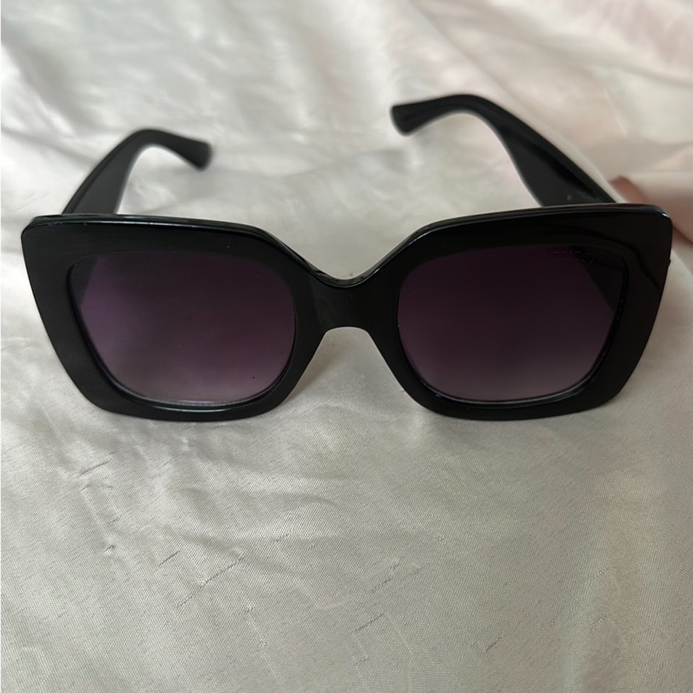 gucci sunglasses READ DESCRIPTION